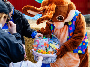 Easter bunny mascot handing out free treats to children at Kustermans farm