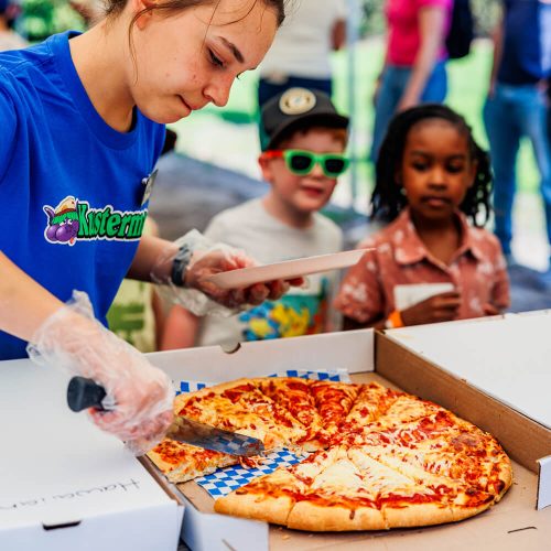 Birthday Party Pizza at Kustermans Farm Kids eating pizza during a birthday party at Kustermans Adventure Farm